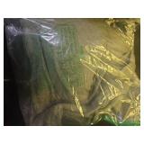 WRENSONGE Queen Quilt-3 Pieces Lightweight Bedspreads Olive Green Queen Size Quilt Bedding Set for All Seasons, Soft Summer Coverlet with 2 Pillow Shams Suitable for Bed and Couch - Retail: $50