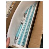Couple Embroidery Art Embroidery Clip Frame 60cm Cross Stitch 4 Slot Presser Heavy Duty Embroidery Bandage Embroidery Frame Needlepoint Frame Embroidery Scroll Frame Embroidery Frames (Blue)