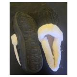 UBFEN Womens Fuzzy House Slippers Warm Bedroom Shoes with Faux Fur Lining Non Slip Memory Foam Slippers for ladies Indoor and Outdoor Size US 9-10 Black - Retail: $20
