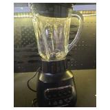 *Used* Hamilton Beach Wave Action Blender for Smoothies, Stainless Steel Ice Sabre Blades, 40oz Glass Jar, 800 Watts, Quiet Design, Black (58175)
