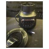*Used* Hamilton Beach Wave Action Blender for Smoothies, Stainless Steel Ice Sabre Blades, 40oz Glass Jar, 800 Watts, Quiet Design, Black (58175)