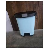 Plastic trashcan