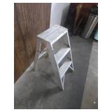 Metal step ladder