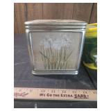 Tissue box | various sea shells and ceramic frog decor