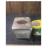 Tissue box | various sea shells and ceramic frog decor