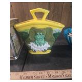 Tissue box | various sea shells and ceramic frog decor