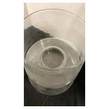2 Glass bowls that fit together
