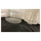 2 Glass bowls that fit together