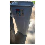 Rubbermaid wheeled trash can