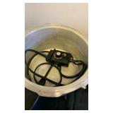 Vintage electric pressure cooker and KitchenWorthy Manual Food Processor NIB,