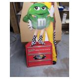 M&M