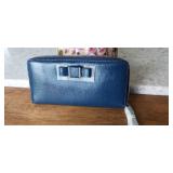 DARCY PATENT BOW ACCORDION ZIP WALLET (COACH F52172) SILVER/NAVY REG.$258
