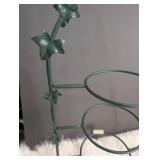 Green Ivy Metal Plate Display Stand