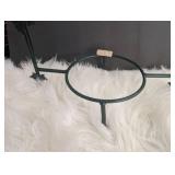 Green Ivy Metal Plate Display Stand