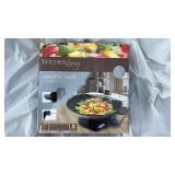 Kitchen Living Electric Wok with Non-Stick Coating - Retail: $25