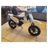 2024 White Kayo EKMB