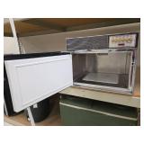 Amana Radarange Microwave Oven