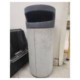 Trash Can with Removable Bin