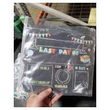 Sumind 2 Pcs 11.8 x 9.8 Inches First and Last Day of School Double Sided Chalkboard Sign Reusable Back to School Sign for Kids, Kindergarten Photo Prop (Black)