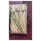 GUSTO [100 Pack] 7 inch Wooden Paddle Picks, Bamboo Skewers - Toothpicks For Cocktails, Grilling, Appetizers, Fruits, Barbeque and Sandwiches - (Forrmerly Comfy Package)