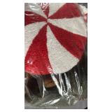 Memorywuu 5 Pcs Christmas Throw Pillows Xmas Tree Gingerbread Man Snowflake Pillow Stripe Candy Cane Peppermint Shape Cushion Stuffed Christmas Decoration for Home Sofa Bed Couch Party (Classic Color)