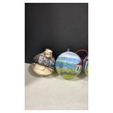 Souvenir ornaments