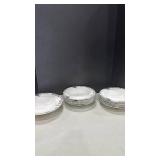 Mikasa Headline pattern serving bowl and 12 soup bowls bring own packing