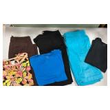 Chicos Bottoms 10R and Tops are M L