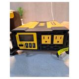 DEWALT DXAEPI1000 Professional 1 000-Watt Digital Power Inverter  DXAEPI1000 - Retail: $150