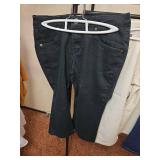 Hybrid & Company Premium Denim Capris Size 7
