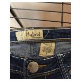 Hybrid & Company Premium Denim Capris Size 7
