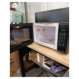 BLACK+DECKER 1.1 cu ft 1000W Microwave Oven - Stainless Steel Black: Countertop, Child Lock, 6 One-Touch Settings - Retail: $163