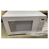 Vissani 1.1 cu. ft. Countertop Microwave Oven in White (powers on, pre owned) - Retail $100