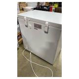 Vissani 7.0 cu. ft. Manual Defrost Chest Freezer with LED Light in White Garage Ready - Retail $270 (see description)