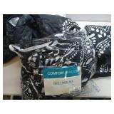 Comfort Spaces King/Cal-King Size Quilt Set  3-Piece Coverlet Set  Black Vermicelli Stitching Summer Lightweight Bedspread - Retail: $55