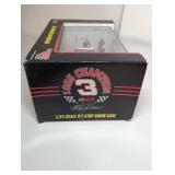 1995 Racing Champions 1:24 Scale Pit Stop Show Case NASCAR Dale Earnhardt #3