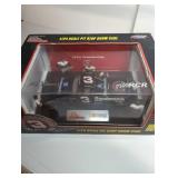 1995 Racing Champions 1:24 Scale Pit Stop Show Case NASCAR Dale Earnhardt #3