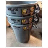 3 Units BRUTE 32 Gal. Grey Vented Plastic Outdoor Trash Can For Restaurants/Offices/Warehouses/Commercial Environments (Missing lid) - Retail: $120