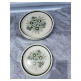 Vintage Daisy Pattern Ceramic Plates Set