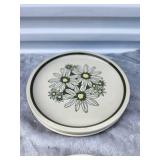 Vintage Daisy Pattern Ceramic Plates Set