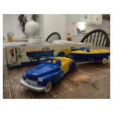 1:43 Scale Deluxe Plastic Convertible with Speedboat Set 1:43 Scale Deluxe Plastic Convertible with Speedboat Set