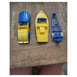1:43 Scale Deluxe Plastic Convertible with Speedboat Set 1:43 Scale Deluxe Plastic Convertible with Speedboat Set