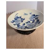 Blue and white Asian porcelain bowl 8in wide with wooden lift