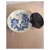 Blue and white Asian porcelain bowl 8in wide with wooden lift
