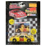 1992 NASCAR Racing Champions . . . Richard Petty #43 STP 1/43 Diecast . . . Includes Collector