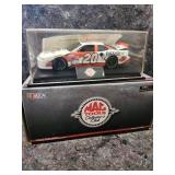 1999 Home Depot #20 NASCAR 1:24 Diecast - MAC Tools Collector