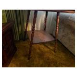 ANTIQUE OAK STAND TABLE 24" X 24" X 28"- LR