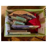 PACKAGES OF NAPKINS & KID BOOKS- FR