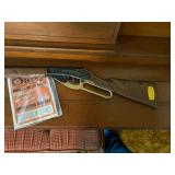 DAISY BB GUN W/ MANUAL- FR
