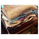 TABLE CLOTHS/ POT HOLDERS & PLACE MATS- DR